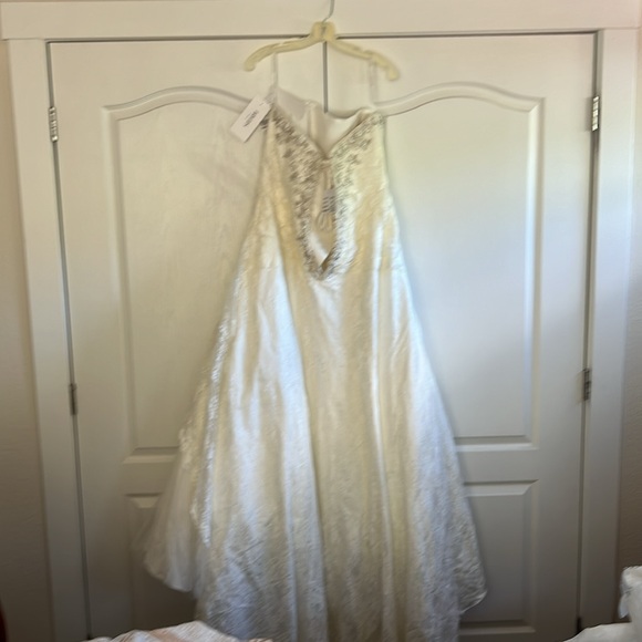 18w David’s bridal ivory strapless wedding dress - Picture 4 of 8